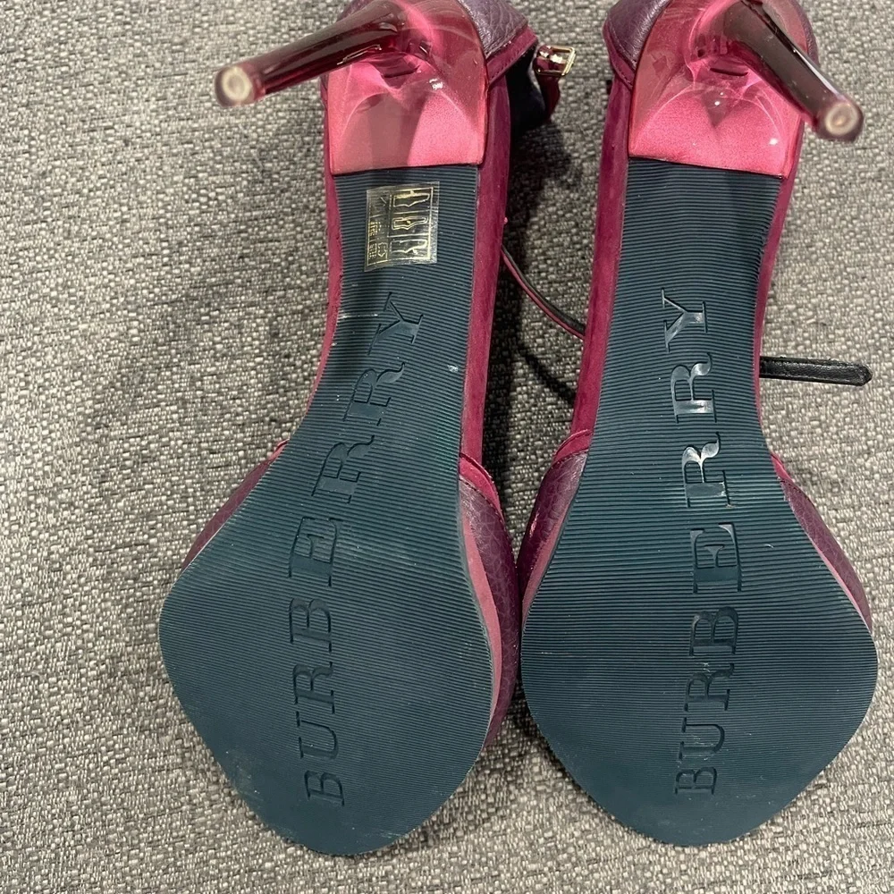 Burberry Elegant Burgundy Heels